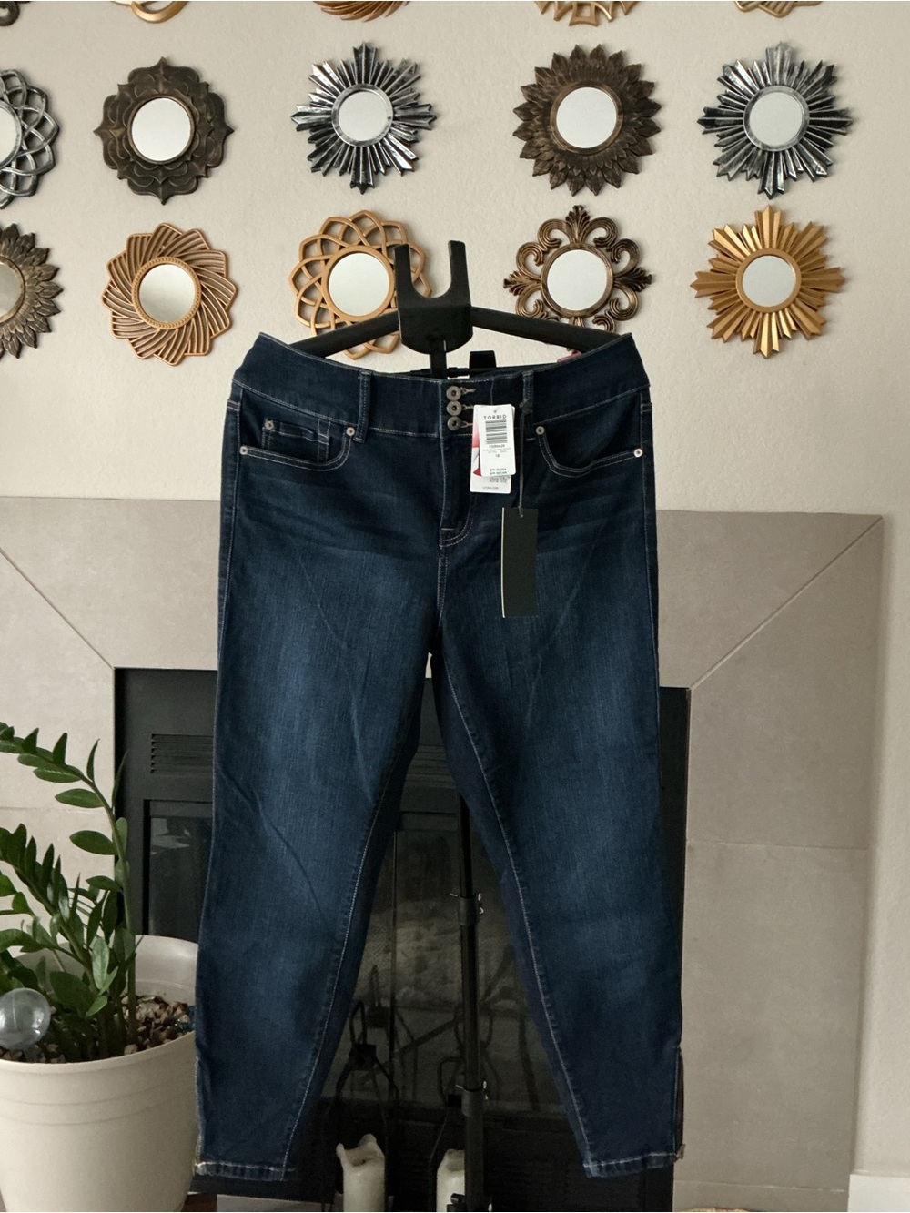 Torrid- PS Jegging English chinless hem zipper